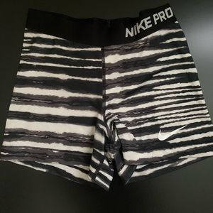 🚨 BEING DONATED 8/17. Nike Pro spandex